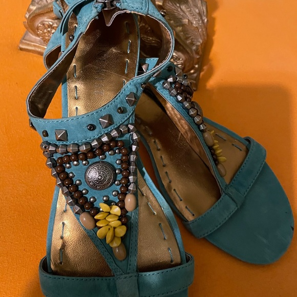 Shoes - Picture 2 of 4